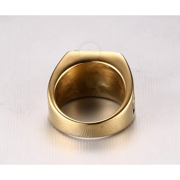 Перстень золотистый с ониксом R179