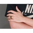 Перстень золотистый с ониксом R179