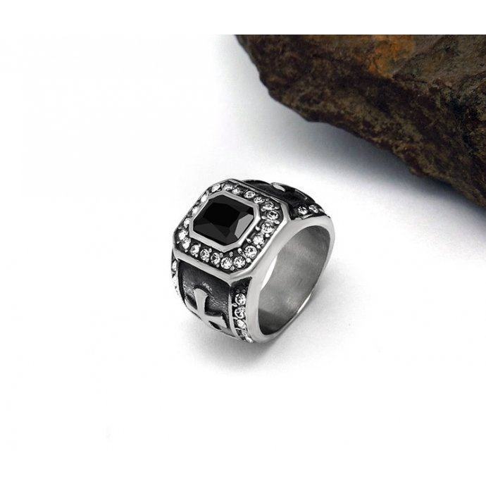 Перстень с цирконами и ониксом R1728