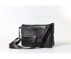 Сумка компактная из кожи на кнопке SM9726