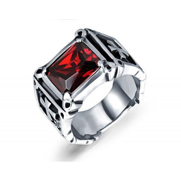 Перстень с красным камнем массивный, строгий, лаконичный