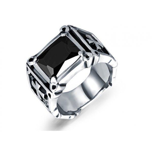 Перстень с черным камнем и крестами